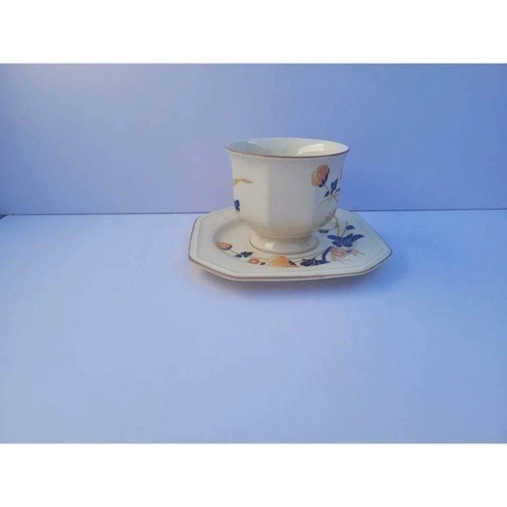 HP Vintage 80s Mikasa Majestic Chrysanthemum‎ Footed 2 Tea Cupsand Saucers